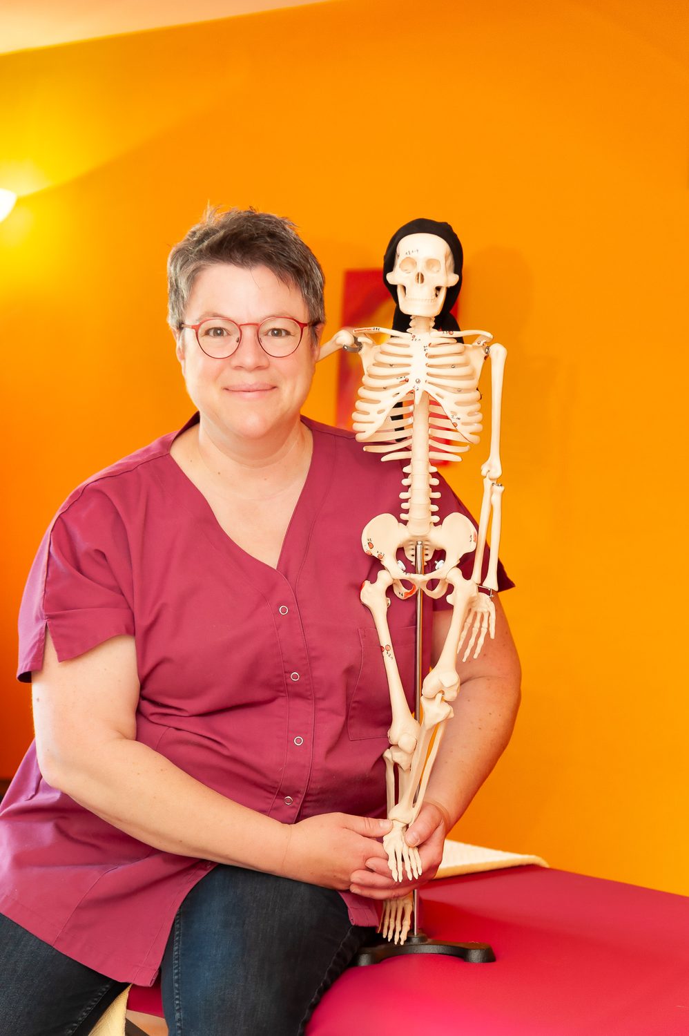 Businessportrait einer Heilpraktikerin in ihrer Praxis in Forchheim